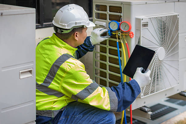 Professional Ac Installation technician working in Graettinger, IA
